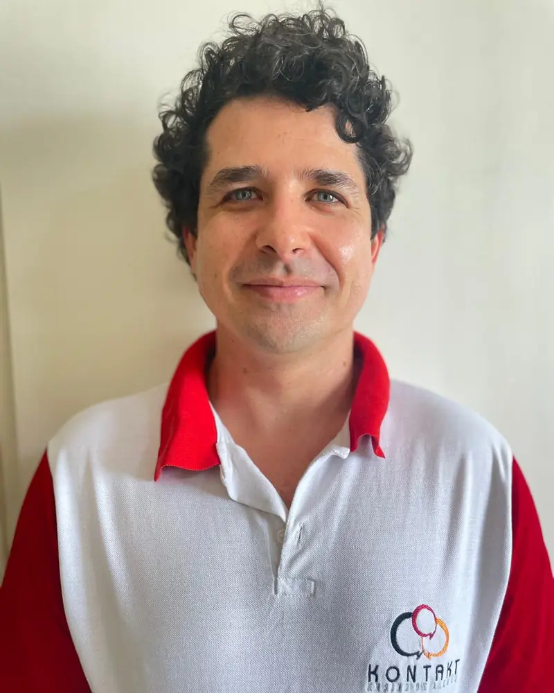 Retrato de Luiz Henrique, professor de alemão da KONTAKT
